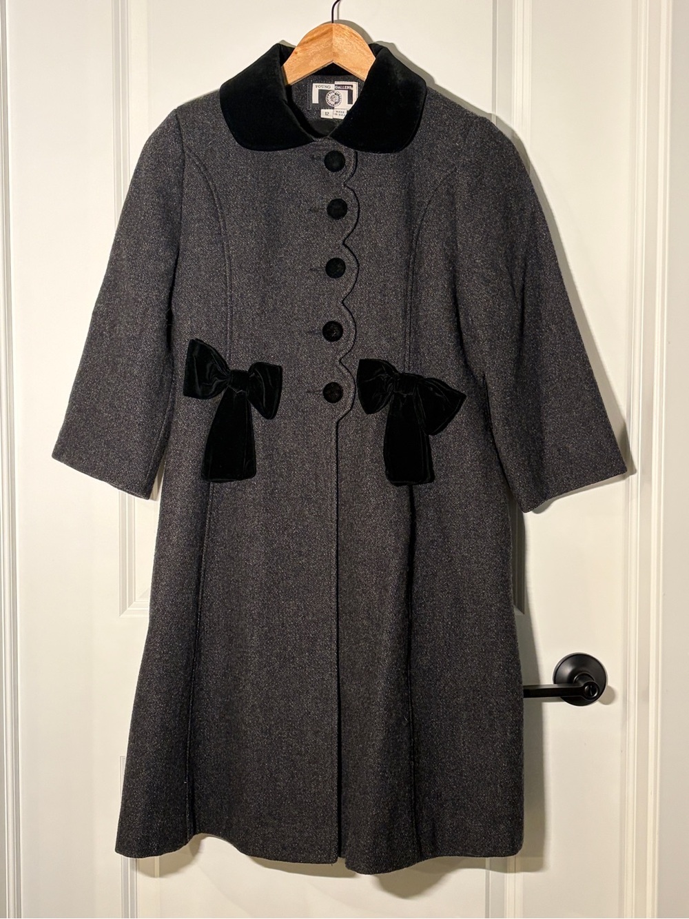 VTG Young Gallery Wool Blend Coat Velvet Trim Scalloped Bow Accents Grey Size 12
